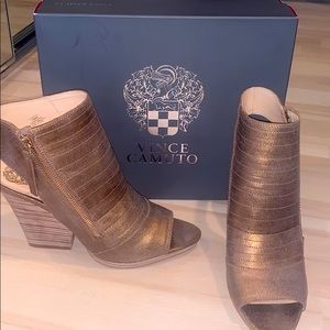 NEW Vince Camuto Gold Bronze Heels Size 11